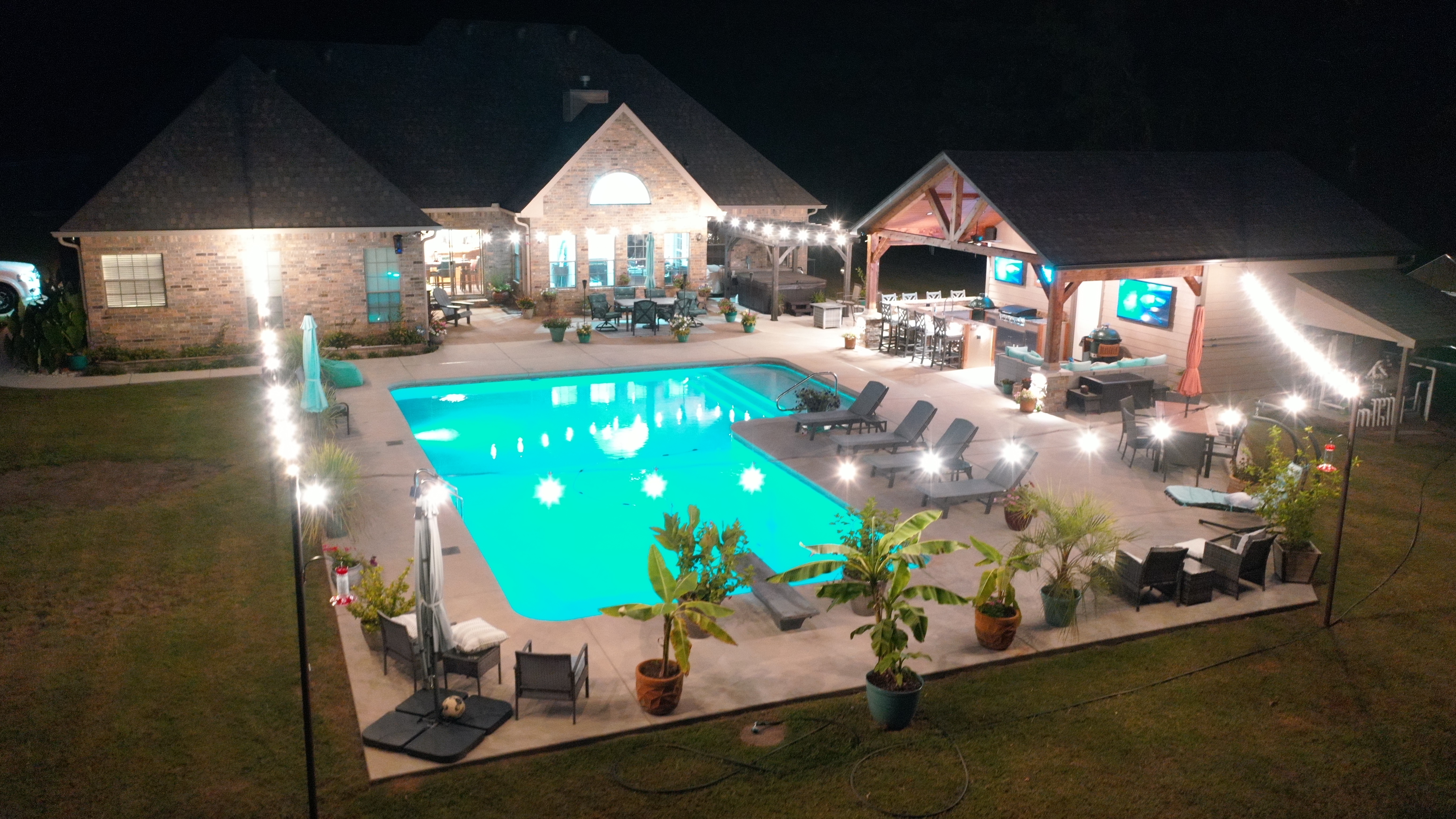 Night_Pool.jpg Night_Pool.jpg